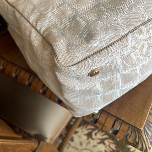 Beautiful Chanel nylon and leather tote bag - Picture 4 of 11